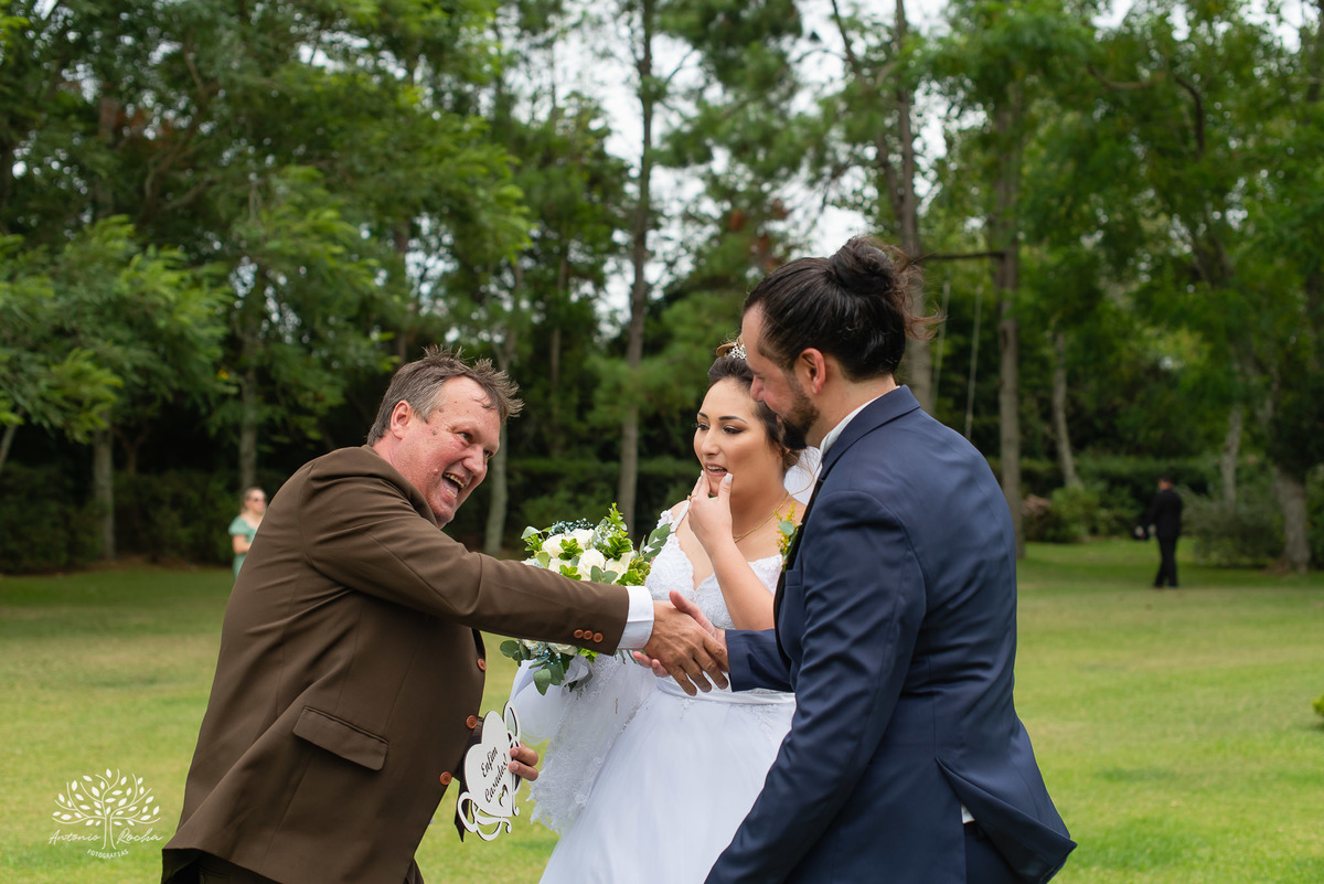 Flávia e Cristiano – Casamento – Casamento Ar Livre – Charqueada Boa Vista – Ar Livre – Campo – Felicidade – Amor – Fotografia de Casamento – Juntos – Amanhecer – Dia Especial – Vida – Celebração – Intimo – Luterano – Antonio Rocha Fotografias – Pelotas