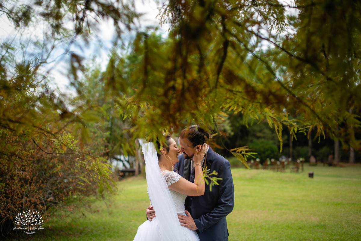 Flávia e Cristiano – Casamento – Casamento Ar Livre – Charqueada Boa Vista – Ar Livre – Campo – Felicidade – Amor – Fotografia de Casamento – Juntos – Amanhecer – Dia Especial – Vida – Celebração – Intimo – Luterano – Antonio Rocha Fotografias – Pelotas