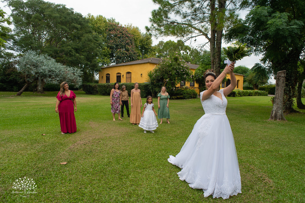 Flávia e Cristiano – Casamento – Casamento Ar Livre – Charqueada Boa Vista – Ar Livre – Campo – Felicidade – Amor – Fotografia de Casamento – Juntos – Amanhecer – Dia Especial – Vida – Celebração – Intimo – Luterano – Antonio Rocha Fotografias – Pelotas