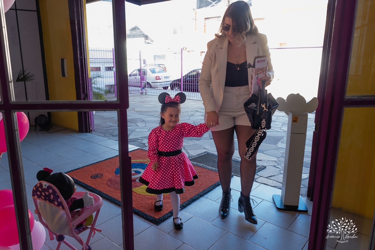 Lara – Ariane e Fábio = Lara – Big Fest – Minie – Lara 3 Anos – Infantil – Criança – Festa Infantil – Felicidade – Amor – Vida – Pelotas – Antonio Rocha Fotografias – Família Linda – Fotografia de Família – 3 Anos – Sorrisos – Carinho – Crescer – Simpatia