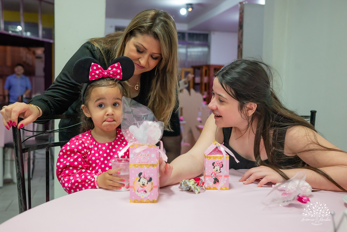 Lara – Ariane e Fábio = Lara – Big Fest – Minie – Lara 3 Anos – Infantil – Criança – Festa Infantil – Felicidade – Amor – Vida – Pelotas – Antonio Rocha Fotografias – Família Linda – Fotografia de Família – 3 Anos – Sorrisos – Carinho – Crescer – Simpatia