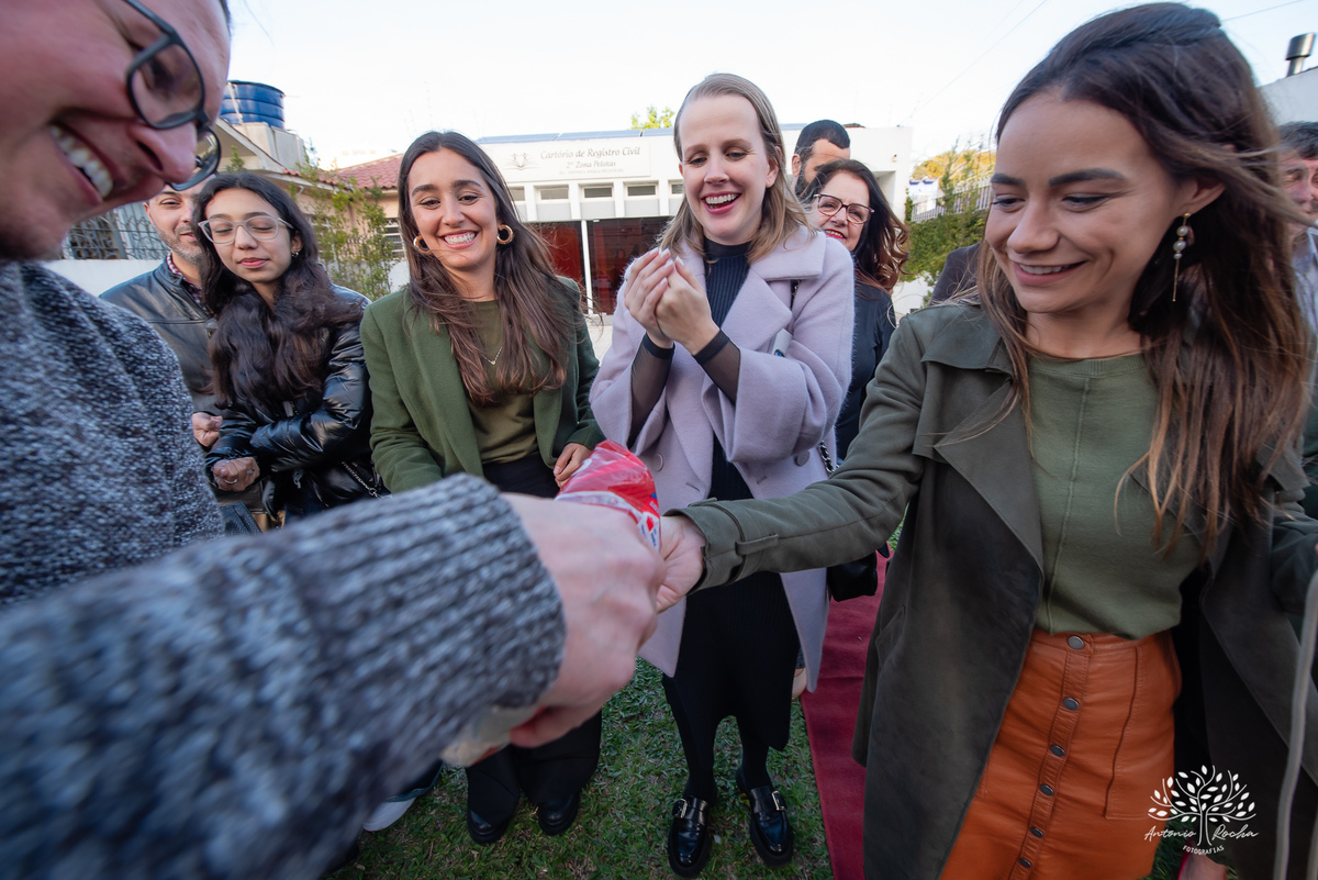 Vitória e Diogo – Casamento – Casamento Civil – Ensaio – Recepção – Casamento Íntimo – Porto – Cartório – Pôr do Sol – Antonio Rocha Fotografias – Pelotas – Fotografia de Casamento – Amor – Juntos – Oito Anos – Família – Amigos – Felicidade - Heineken