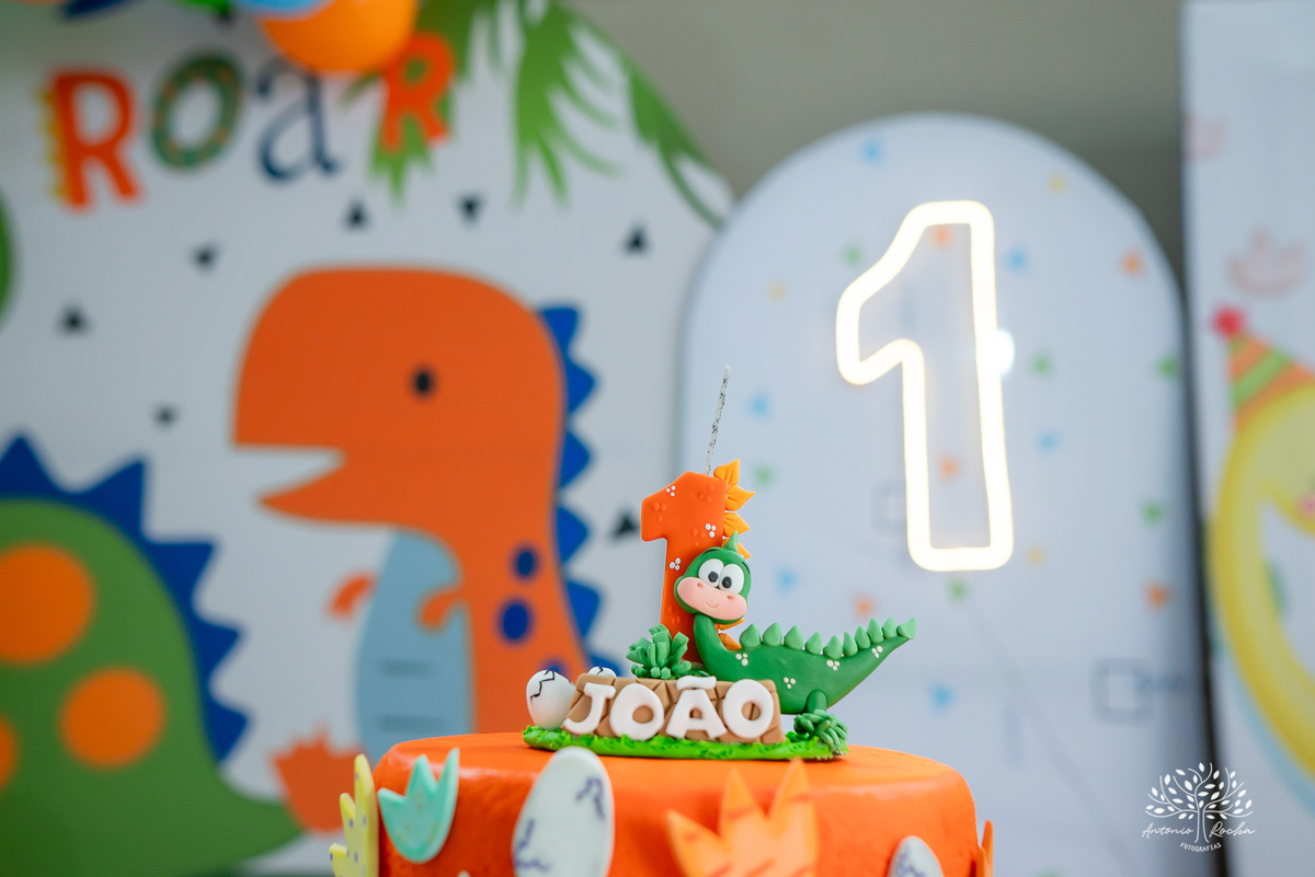 João – João Primeiro Aninho – Primeiro Aninho – Tio Guigui – Parabéns – Dinossauros – Família – Fotografia de Família – Felicidade – Antonio Rocha Fotografias – Pelotas – Festa Infantil – Criança – Primeiro Filho – Amor – Dia Especial – Aniversário 