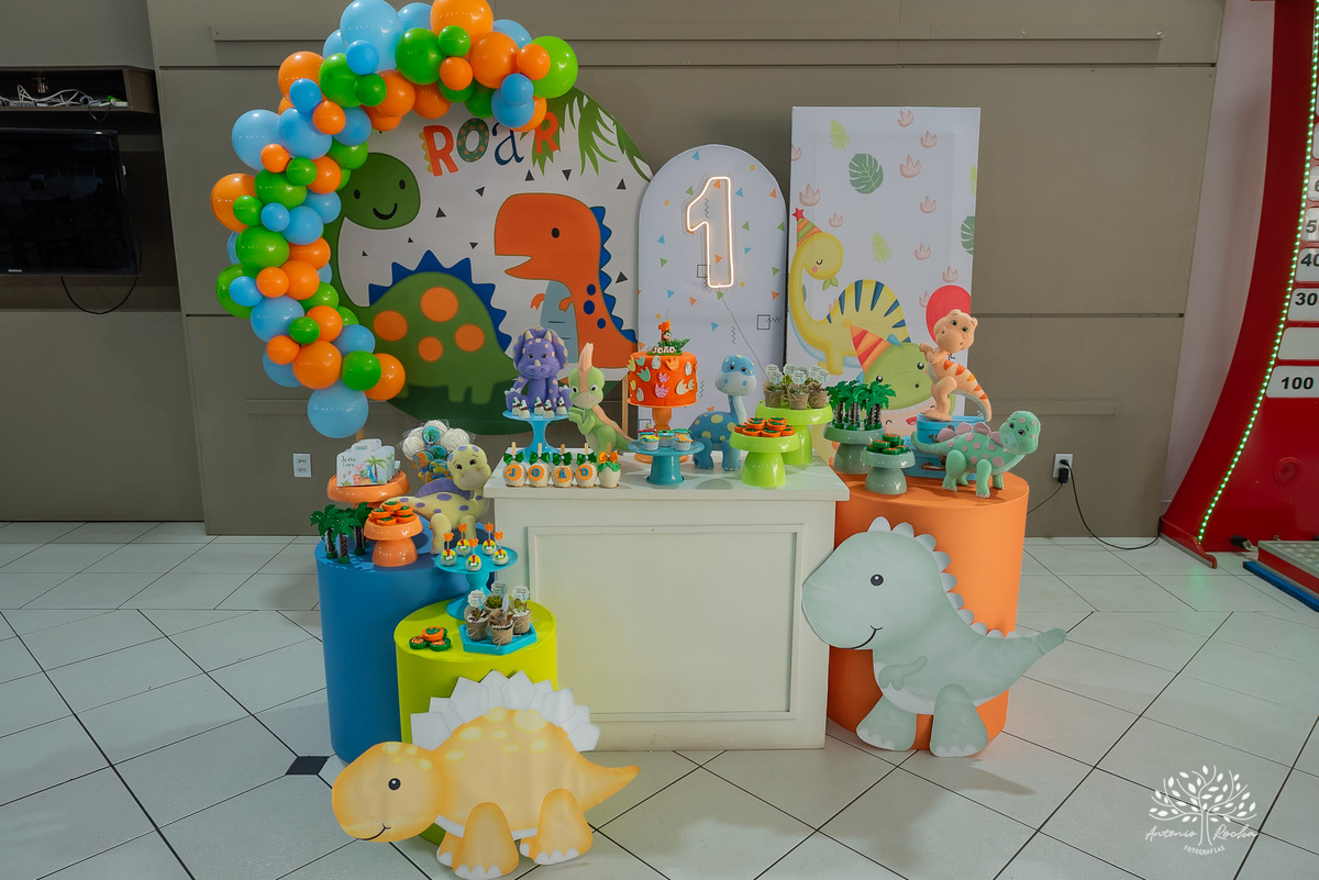 João – João Primeiro Aninho – Primeiro Aninho – Tio Guigui – Parabéns – Dinossauros – Família – Fotografia de Família – Felicidade – Antonio Rocha Fotografias – Pelotas – Festa Infantil – Criança – Primeiro Filho – Amor – Dia Especial – Aniversário 