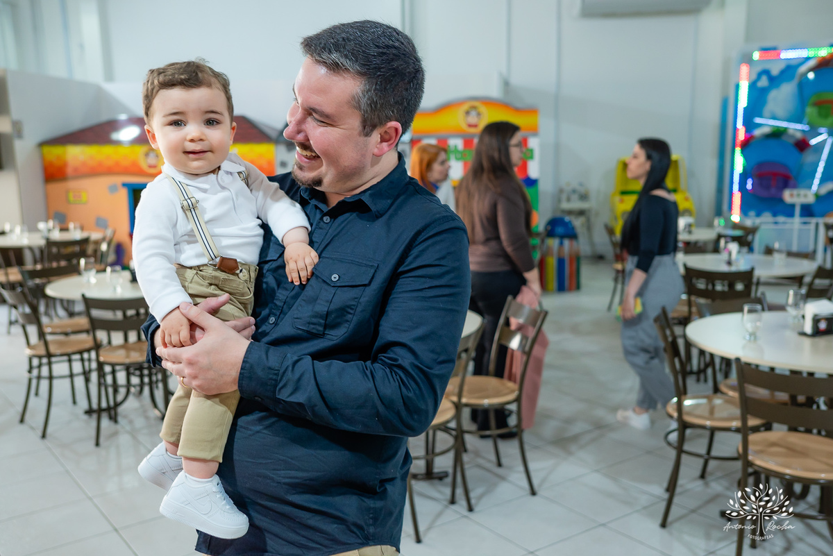 João – João Primeiro Aninho – Primeiro Aninho – Tio Guigui – Parabéns – Dinossauros – Família – Fotografia de Família – Felicidade – Antonio Rocha Fotografias – Pelotas – Festa Infantil – Criança – Primeiro Filho – Amor – Dia Especial – Aniversário 