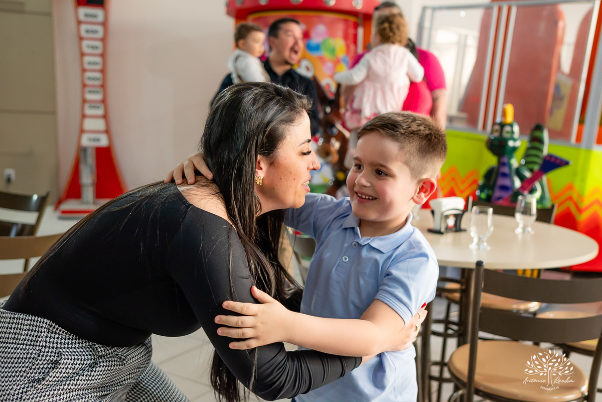 João – João Primeiro Aninho – Primeiro Aninho – Tio Guigui – Parabéns – Dinossauros – Família – Fotografia de Família – Felicidade – Antonio Rocha Fotografias – Pelotas – Festa Infantil – Criança – Primeiro Filho – Amor – Dia Especial – Aniversário 