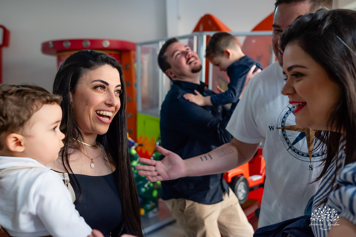 João – João Primeiro Aninho – Primeiro Aninho – Tio Guigui – Parabéns – Dinossauros – Família – Fotografia de Família – Felicidade – Antonio Rocha Fotografias – Pelotas – Festa Infantil – Criança – Primeiro Filho – Amor – Dia Especial – Aniversário 
