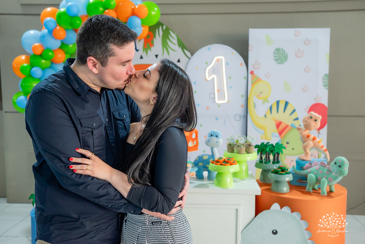 João – João Primeiro Aninho – Primeiro Aninho – Tio Guigui – Parabéns – Dinossauros – Família – Fotografia de Família – Felicidade – Antonio Rocha Fotografias – Pelotas – Festa Infantil – Criança – Primeiro Filho – Amor – Dia Especial – Aniversário 