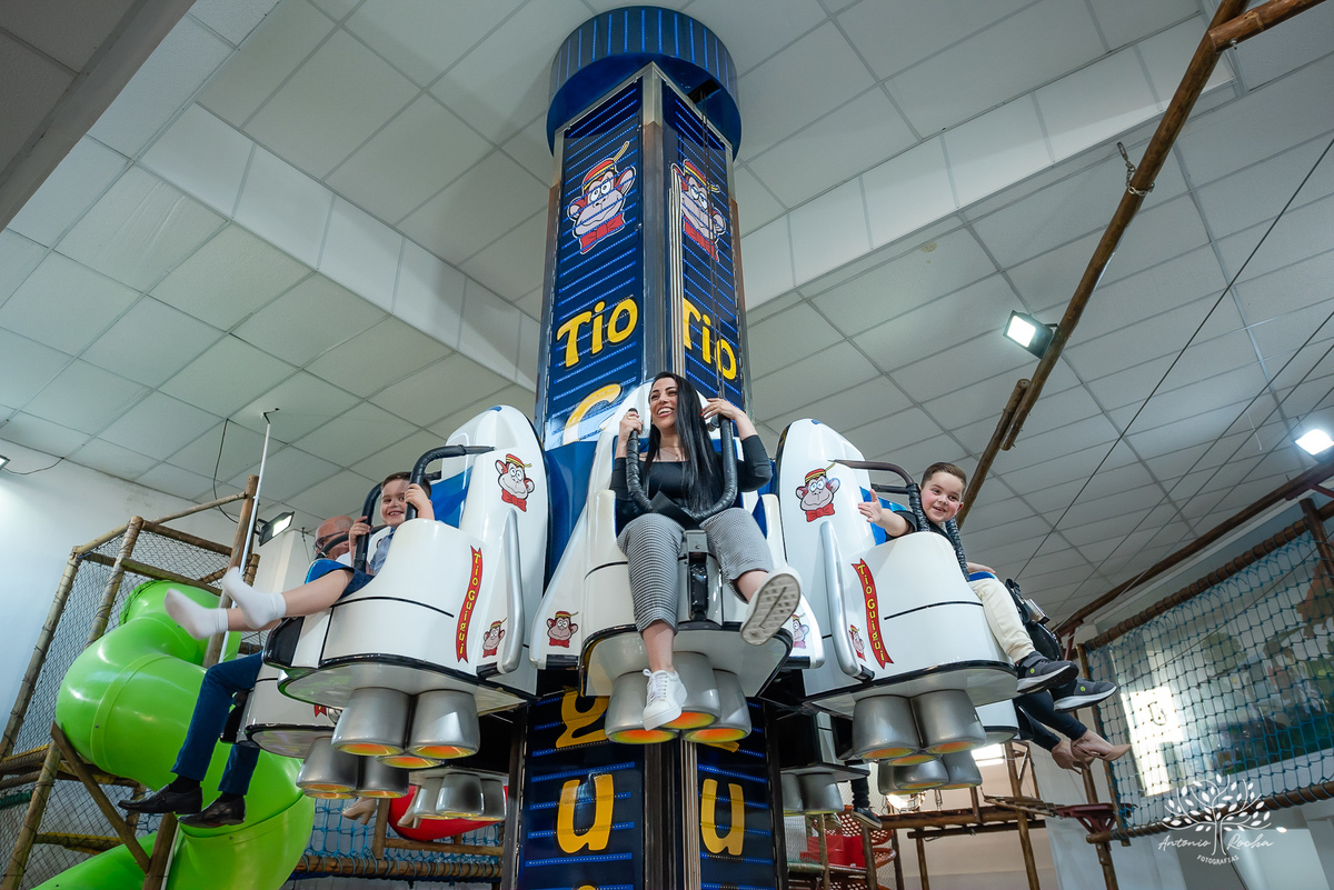 João – João Primeiro Aninho – Primeiro Aninho – Tio Guigui – Parabéns – Dinossauros – Família – Fotografia de Família – Felicidade – Antonio Rocha Fotografias – Pelotas – Festa Infantil – Criança – Primeiro Filho – Amor – Dia Especial – Aniversário 