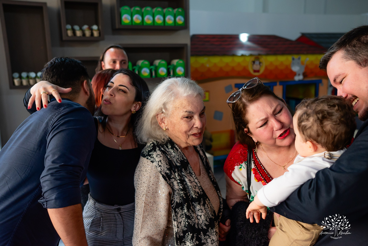 João – João Primeiro Aninho – Primeiro Aninho – Tio Guigui – Parabéns – Dinossauros – Família – Fotografia de Família – Felicidade – Antonio Rocha Fotografias – Pelotas – Festa Infantil – Criança – Primeiro Filho – Amor – Dia Especial – Aniversário 
