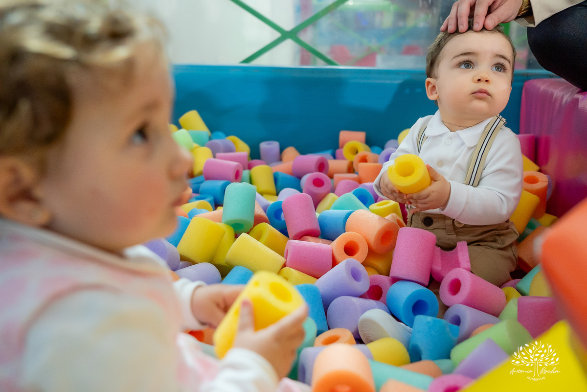João – João Primeiro Aninho – Primeiro Aninho – Tio Guigui – Parabéns – Dinossauros – Família – Fotografia de Família – Felicidade – Antonio Rocha Fotografias – Pelotas – Festa Infantil – Criança – Primeiro Filho – Amor – Dia Especial – Aniversário 