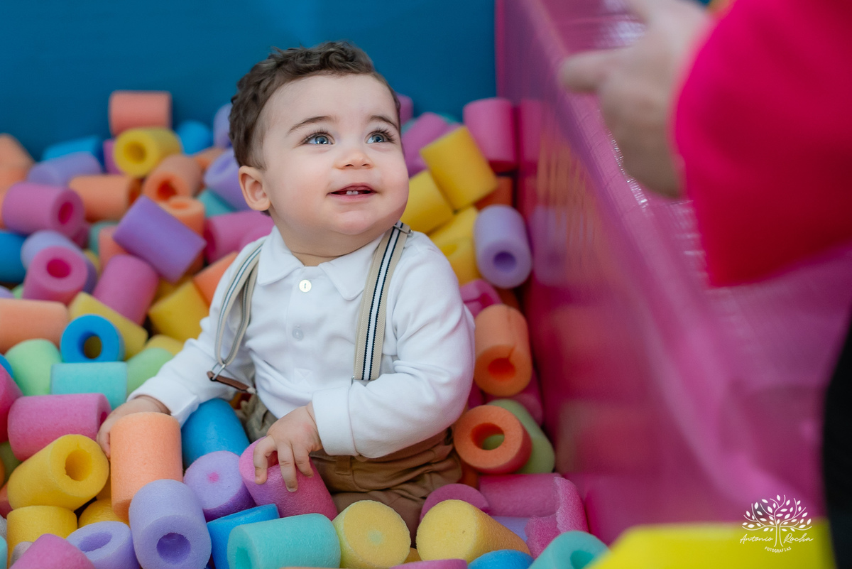 João – João Primeiro Aninho – Primeiro Aninho – Tio Guigui – Parabéns – Dinossauros – Família – Fotografia de Família – Felicidade – Antonio Rocha Fotografias – Pelotas – Festa Infantil – Criança – Primeiro Filho – Amor – Dia Especial – Aniversário 