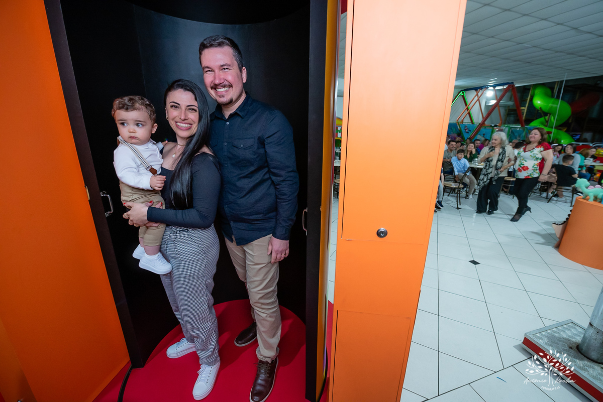 João – João Primeiro Aninho – Primeiro Aninho – Tio Guigui – Parabéns – Dinossauros – Família – Fotografia de Família – Felicidade – Antonio Rocha Fotografias – Pelotas – Festa Infantil – Criança – Primeiro Filho – Amor – Dia Especial – Aniversário 