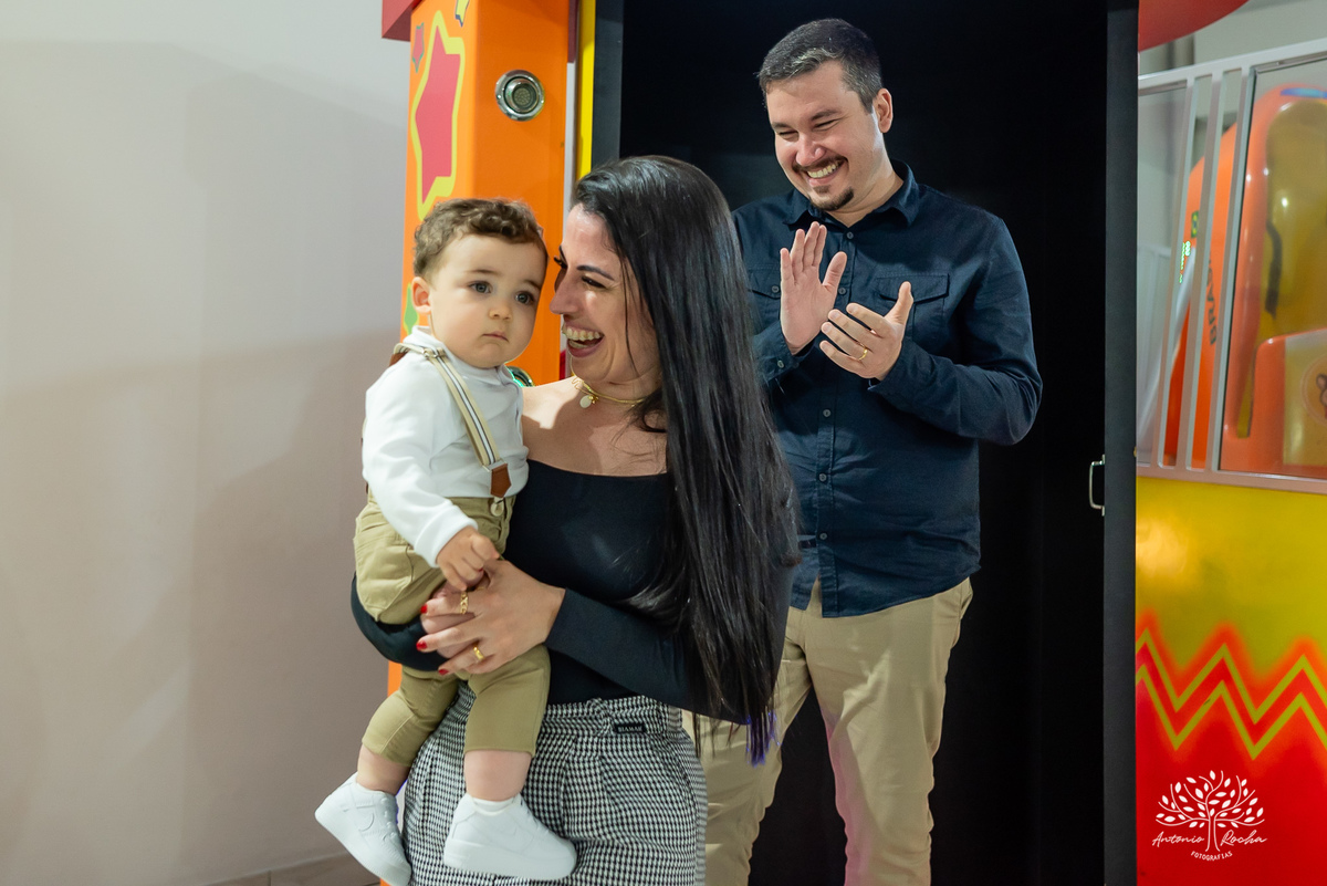 João – João Primeiro Aninho – Primeiro Aninho – Tio Guigui – Parabéns – Dinossauros – Família – Fotografia de Família – Felicidade – Antonio Rocha Fotografias – Pelotas – Festa Infantil – Criança – Primeiro Filho – Amor – Dia Especial – Aniversário 