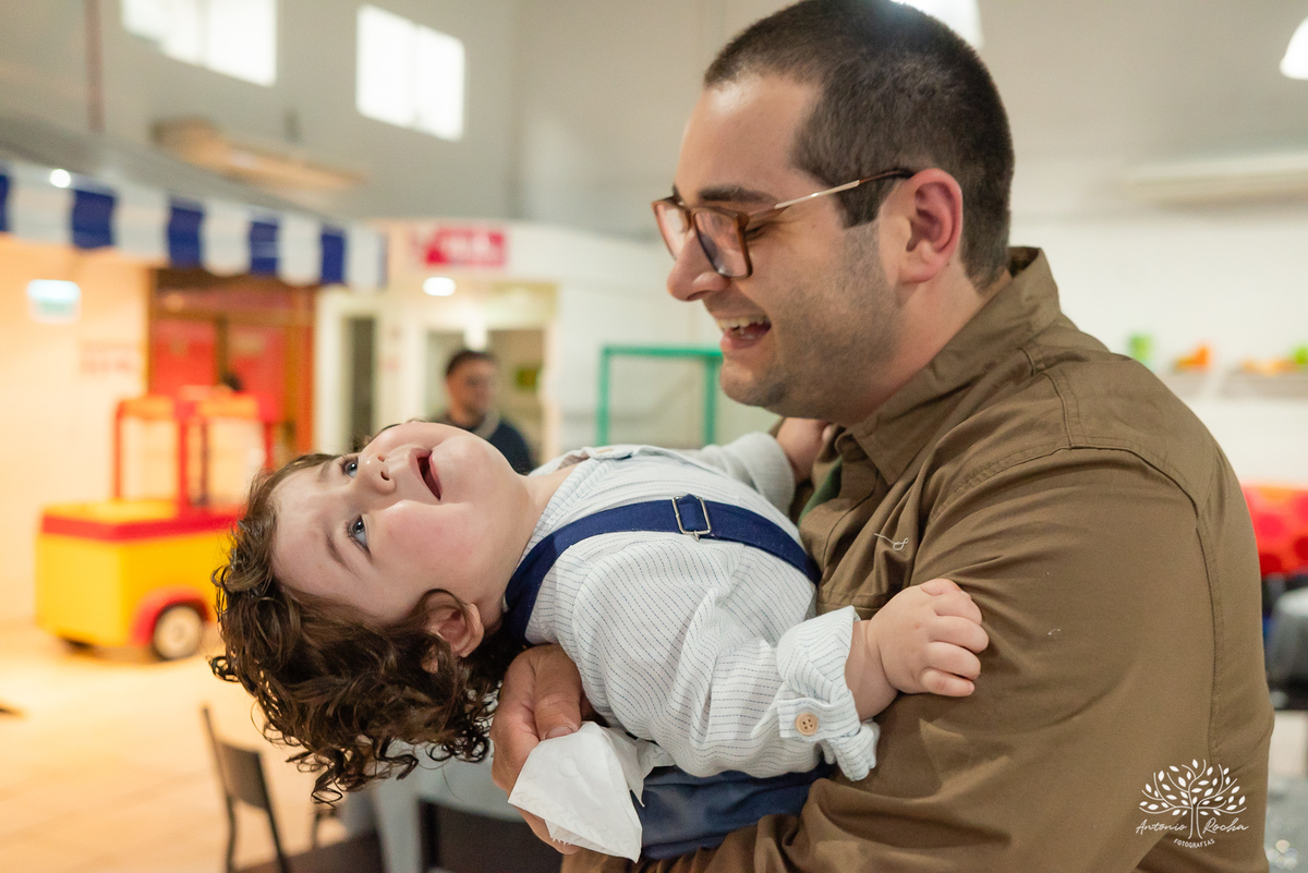 Vitorio – Primeiro Aninho - Vitorio 1 ano - Caroline e Mauricio – Cliff Kids – Circo –– Festa Infantil  – Parabéns – Família – Irmã – Fotografia de Família – Criança – Alegria – Amor – Dia Especial – Aniversário - Antonio Rocha Fotografias – Pelotas