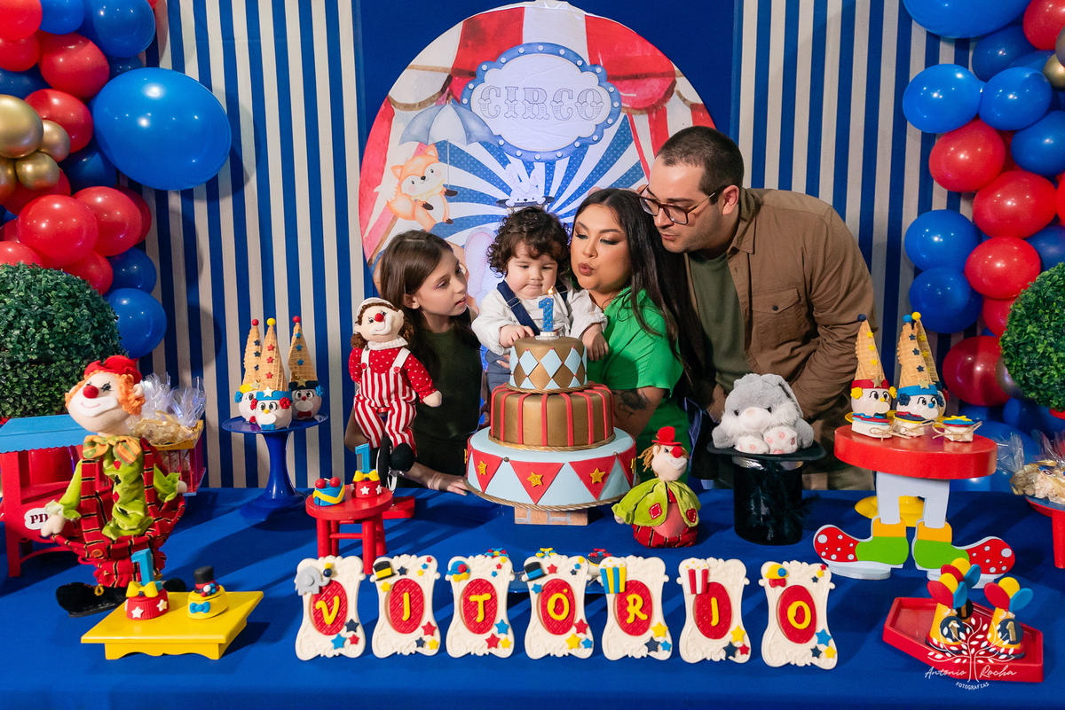 Vitorio – Primeiro Aninho - Vitorio 1 ano - Caroline e Mauricio – Cliff Kids – Circo –– Festa Infantil  – Parabéns – Família – Irmã – Fotografia de Família – Criança – Alegria – Amor – Dia Especial – Aniversário - Antonio Rocha Fotografias – Pelotas