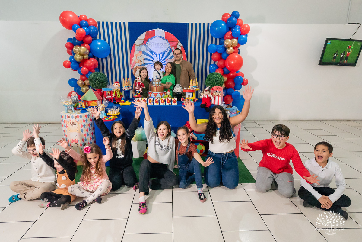 Vitorio – Primeiro Aninho - Vitorio 1 ano - Caroline e Mauricio – Cliff Kids – Circo –– Festa Infantil  – Parabéns – Família – Irmã – Fotografia de Família – Criança – Alegria – Amor – Dia Especial – Aniversário - Antonio Rocha Fotografias – Pelotas