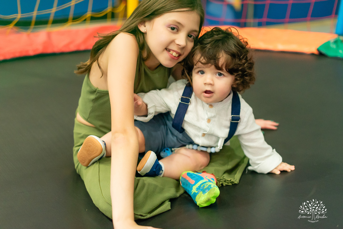 Vitorio – Primeiro Aninho - Vitorio 1 ano - Caroline e Mauricio – Cliff Kids – Circo –– Festa Infantil  – Parabéns – Família – Irmã – Fotografia de Família – Criança – Alegria – Amor – Dia Especial – Aniversário - Antonio Rocha Fotografias – Pelotas