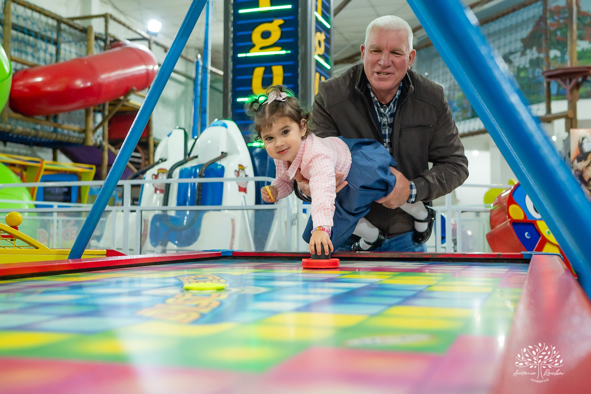 Callie – Lincoln -Adriana – Tio Guigui – Criança Feliz – Fotografia de Família – docinhos - Parrabéns – Antonio Rocha Fotografias – PelotasCallie – Lincoln -Adriana – Tio Guigui – Criança Feliz – Fotografia de Família – docinhos - Parrabéns – Antonio Roch