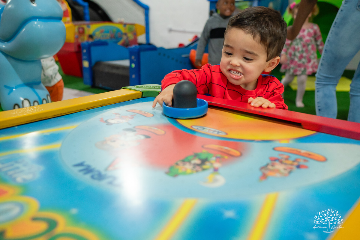 Gustavo – Gustavo 3 Anos – Ricardo – Samantha - Criança Feliz – Fotografia de Família – Homem Aranha – Fest Club - Parabéns – Antonio Rocha Fotografias – Pelotas 
