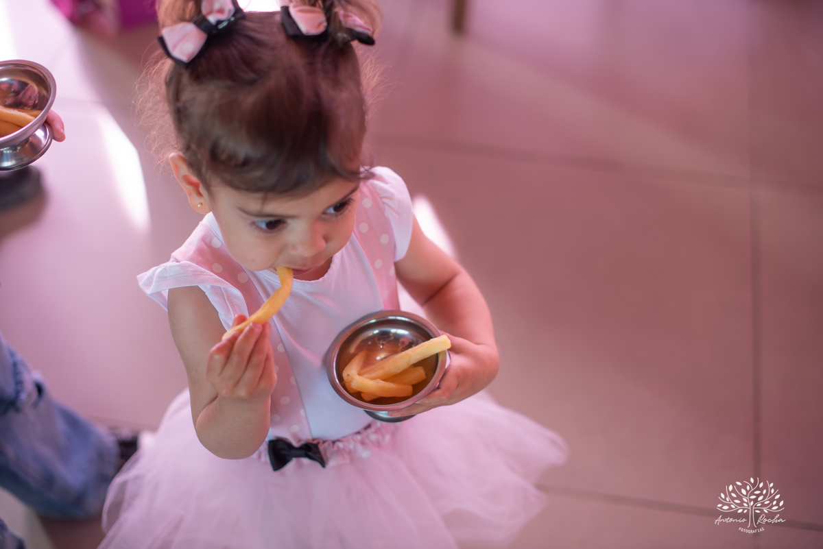 Martina - 2 anos - Festa Infantil - Festa de Criança - Fotografia de Família - Minnie - Kaka Baby Sitteer - Batom - Docinho - Primeiro Doce - Antonio Rocha Fotografias - Satolep - Pelotas