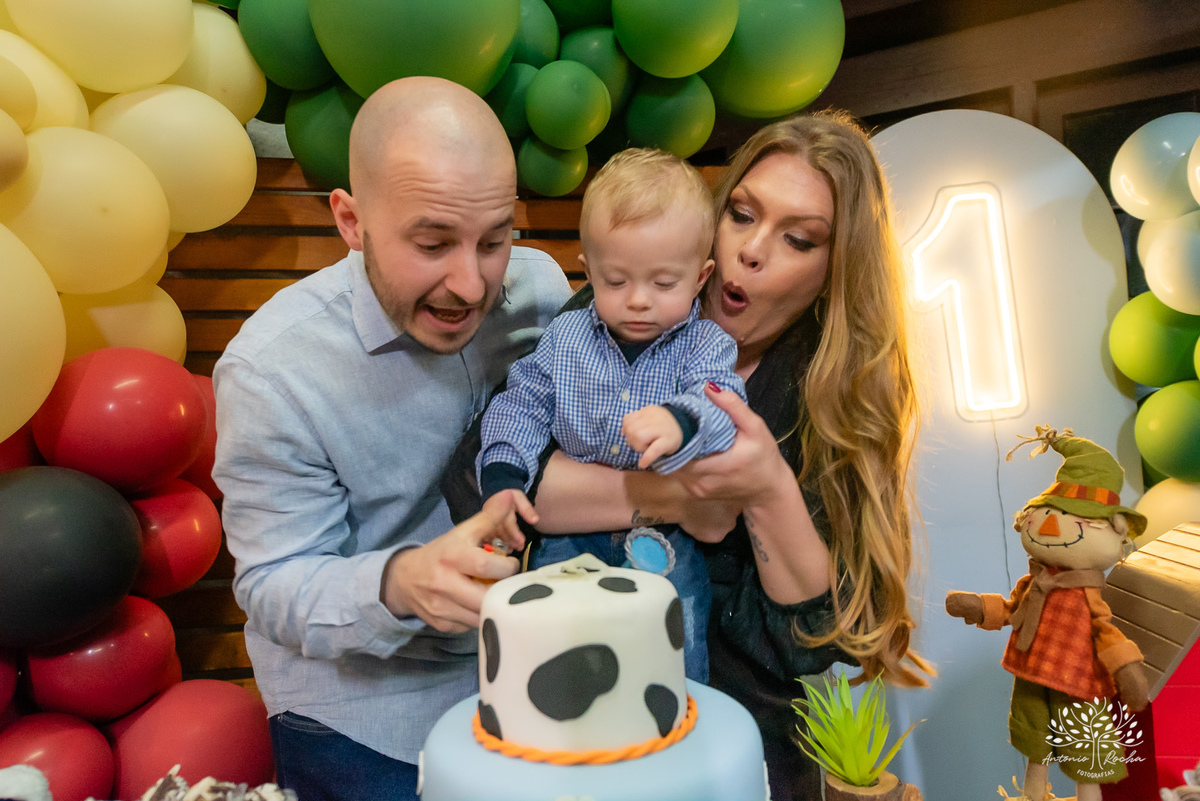 Arthur – 1 ano - Festa Infantil - Festa de Criança - Fotografia de Família – Fazendinha –Hortinha do Arthur - Antonio Rocha Fotografias - Satolep - PelotasArthur – 1 ano - Festa Infantil - Festa de Criança - Fotografia de Família – Fazendinha –Hortinha do