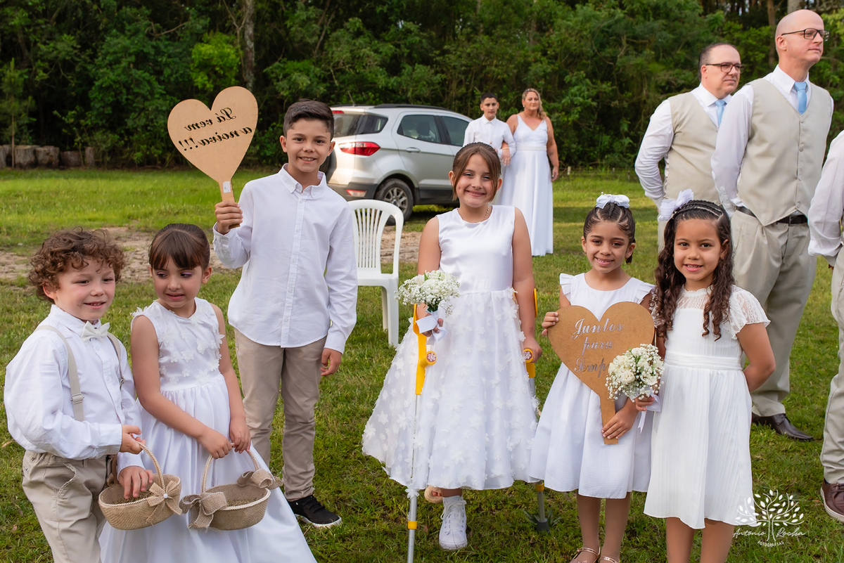 Casamento Cata e Dani - Catarina e Daniel - Clube Caça e Pesca - Casamento ao ar livre - buquê - noivo - noiva - filhos - alianças - pajem - aia - vestido de noiva - Antonio Rocha Fotografias - Pelotas - RS - Cerimônia e Festa de Casamento - Fábio Saraiva