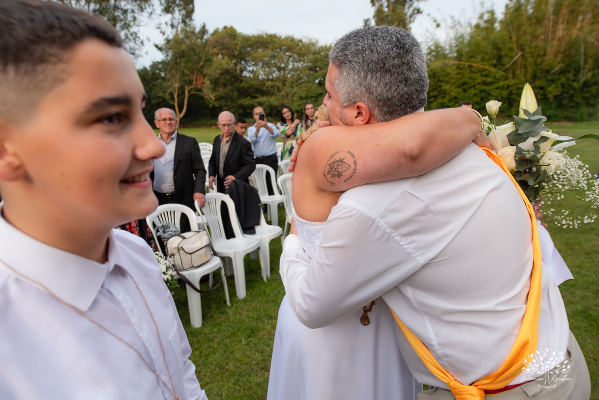 Casamento Cata e Dani - Catarina e Daniel - Clube Caça e Pesca - Casamento ao ar livre - buquê - noivo - noiva - filhos - alianças - pajem - aia - vestido de noiva - Antonio Rocha Fotografias - Pelotas - RS - Cerimônia e Festa de Casamento - Fábio Saraiva