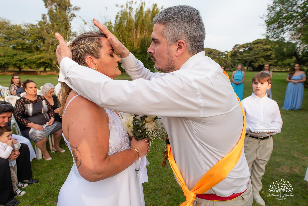 Casamento Cata e Dani - Catarina e Daniel - Clube Caça e Pesca - Casamento ao ar livre - buquê - noivo - noiva - filhos - alianças - pajem - aia - vestido de noiva - Antonio Rocha Fotografias - Pelotas - RS - Cerimônia e Festa de Casamento - Fábio Saraiva