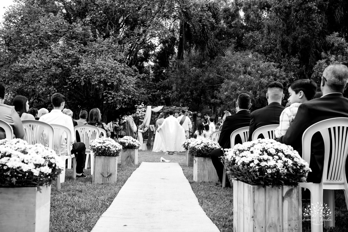 Casamento Cata e Dani - Catarina e Daniel - Clube Caça e Pesca - Casamento ao ar livre - buquê - noivo - noiva - filhos - alianças - pajem - aia - vestido de noiva - Antonio Rocha Fotografias - Pelotas - RS - Cerimônia e Festa de Casamento - Fábio Saraiva