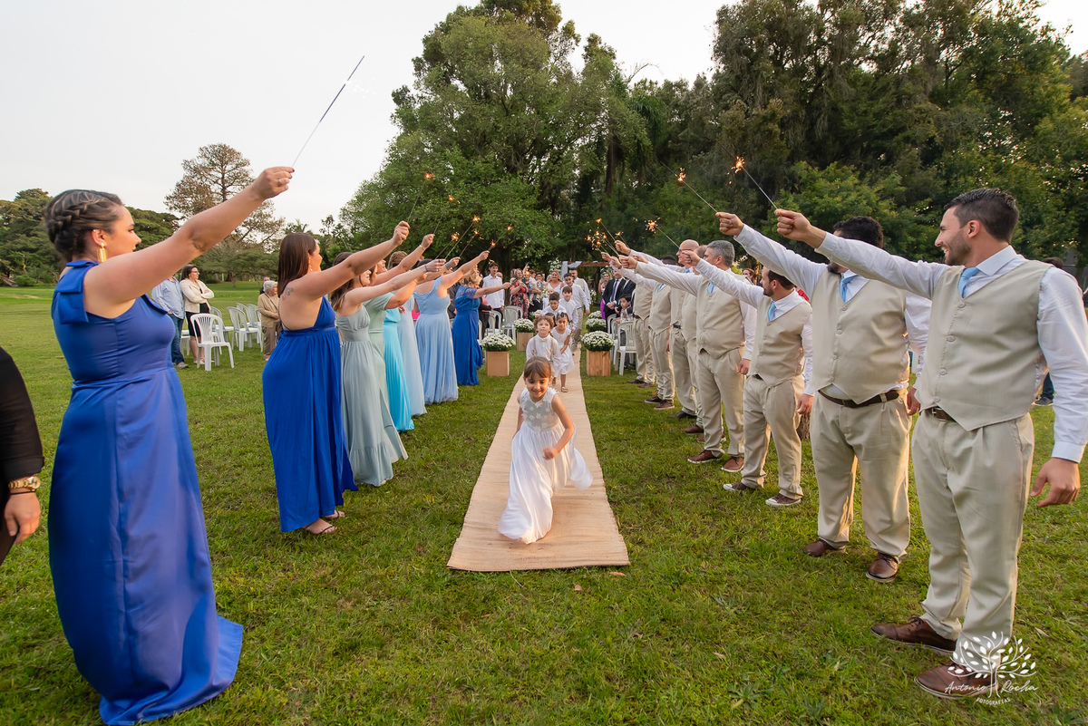 Casamento Cata e Dani - Catarina e Daniel - Clube Caça e Pesca - Casamento ao ar livre - buquê - noivo - noiva - filhos - alianças - pajem - aia - vestido de noiva - Antonio Rocha Fotografias - Pelotas - RS - Cerimônia e Festa de Casamento - Fábio Saraiva