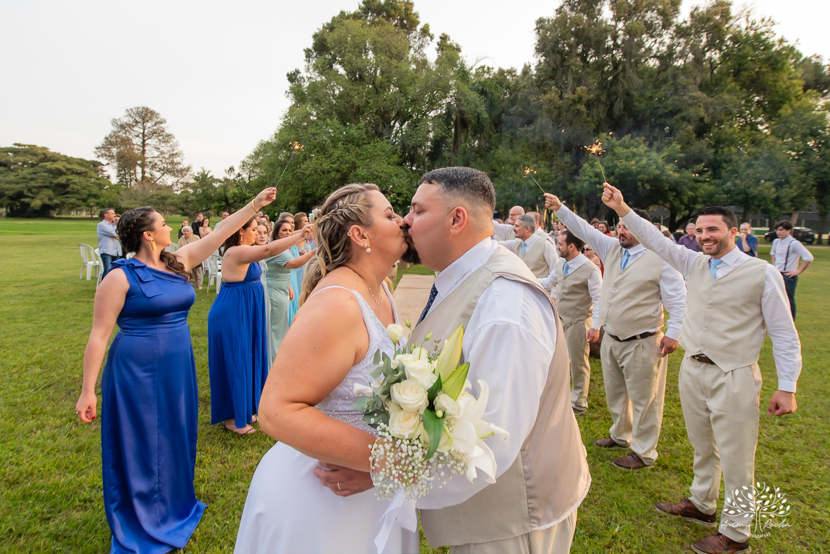 Casamento Cata e Dani - Catarina e Daniel - Clube Caça e Pesca - Casamento ao ar livre - buquê - noivo - noiva - filhos - alianças - pajem - aia - vestido de noiva - Antonio Rocha Fotografias - Pelotas - RS - Cerimônia e Festa de Casamento - Fábio Saraiva