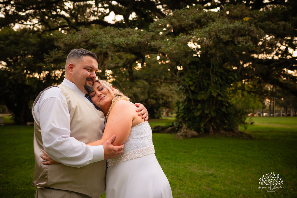 Casamento Cata e Dani - Catarina e Daniel - Clube Caça e Pesca - Casamento ao ar livre - buquê - noivo - noiva - filhos - alianças - pajem - aia - vestido de noiva - Antonio Rocha Fotografias - Pelotas - RS - Cerimônia e Festa de Casamento - Fábio Saraiva