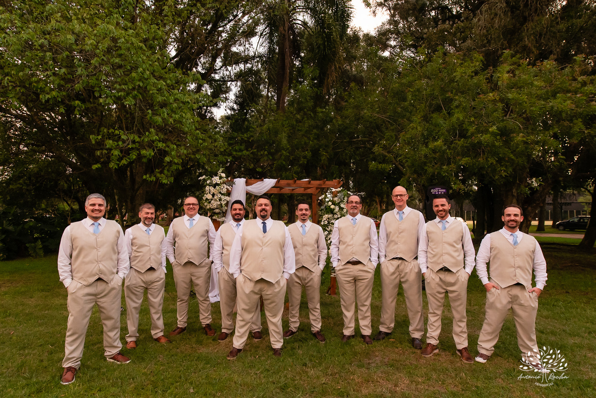 Casamento Cata e Dani - Catarina e Daniel - Clube Caça e Pesca - Casamento ao ar livre - buquê - noivo - noiva - filhos - alianças - pajem - aia - vestido de noiva - Antonio Rocha Fotografias - Pelotas - RS - Cerimônia e Festa de Casamento - Fábio Saraiva