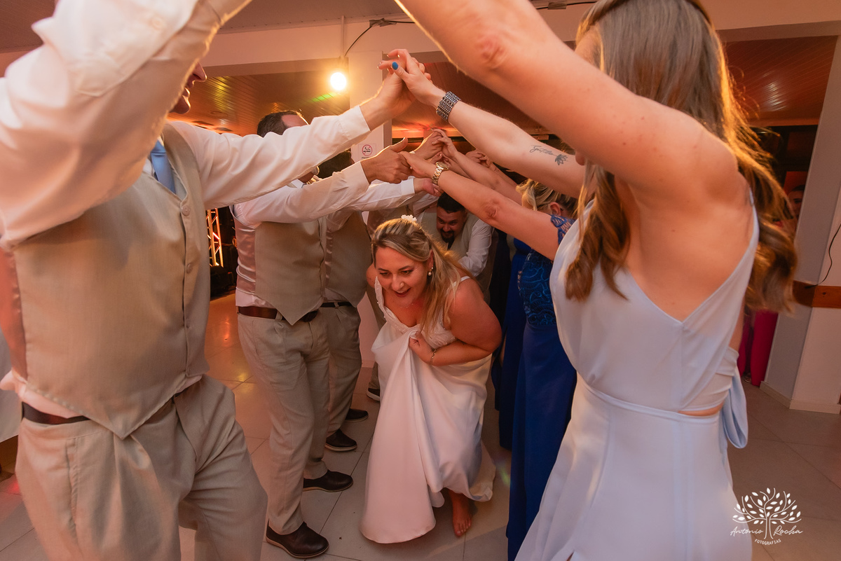 Casamento Cata e Dani - Catarina e Daniel - Clube Caça e Pesca - Casamento ao ar livre - buquê - noivo - noiva - filhos - alianças - pajem - aia - vestido de noiva - Antonio Rocha Fotografias - Pelotas - RS - Cerimônia e Festa de Casamento - Fábio Saraiva