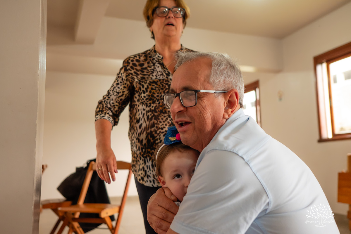 Elisa - Gabriela - 2 anos - Festa Infantil - Luis - Camila - Festa de Criança - Fotografia de Família - Circo - Palhacinha - Mágica - Lúdico - Condomínio Rua Brasil -  salão de festas - decoração - Temática de Circo - Pelotas - Antonio Rocha