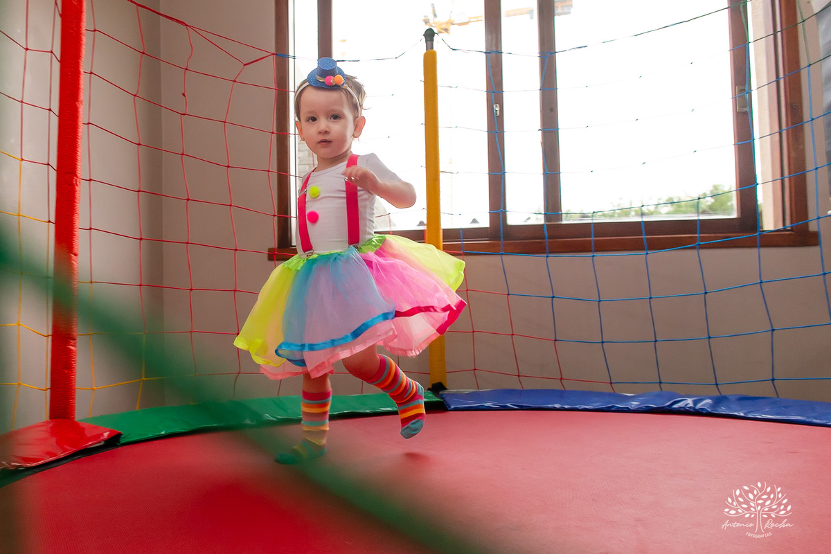 Elisa - Gabriela - 2 anos - Festa Infantil - Luis - Camila - Festa de Criança - Fotografia de Família - Circo - Palhacinha - Mágica - Lúdico - Condomínio Rua Brasil -  salão de festas - decoração - Temática de Circo - Pelotas - Antonio RochaElisa - Gabrie