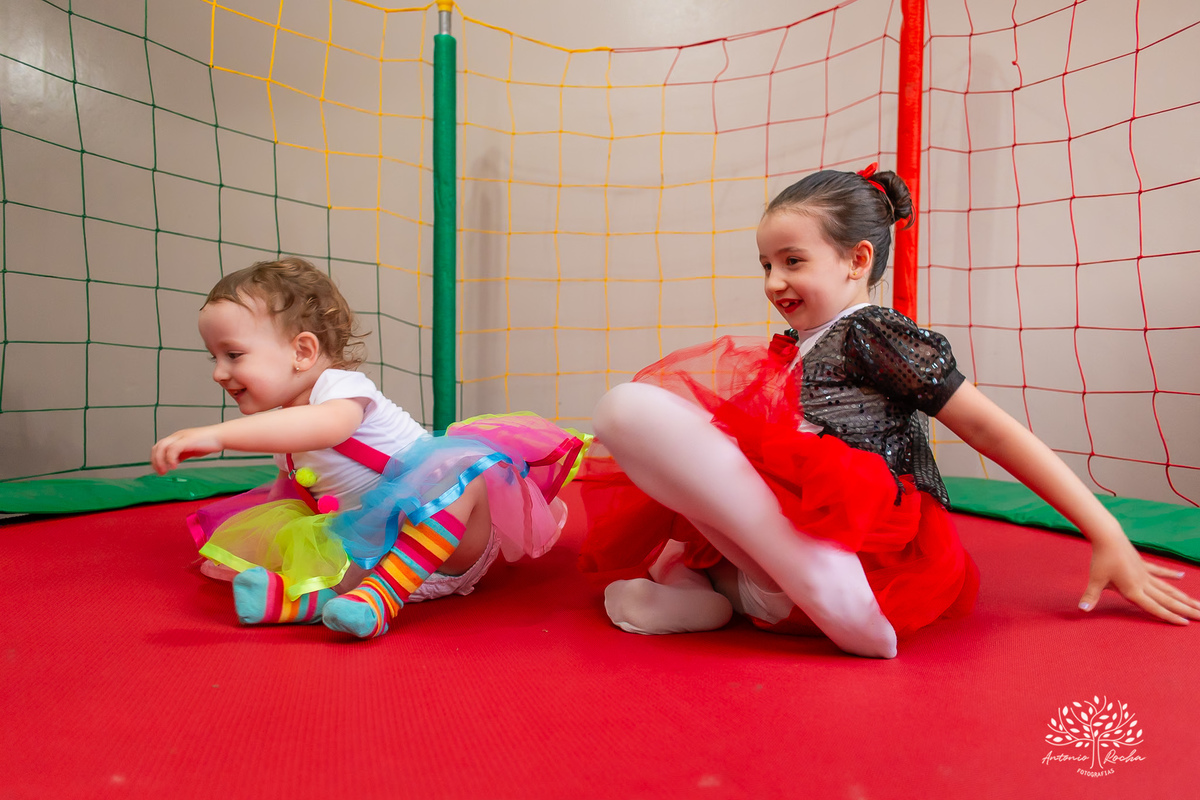 Elisa - Gabriela - 2 anos - Festa Infantil - Luis - Camila - Festa de Criança - Fotografia de Família - Circo - Palhacinha - Mágica - Lúdico - Condomínio Rua Brasil -  salão de festas - decoração - Temática de Circo - Pelotas - Antonio Rocha