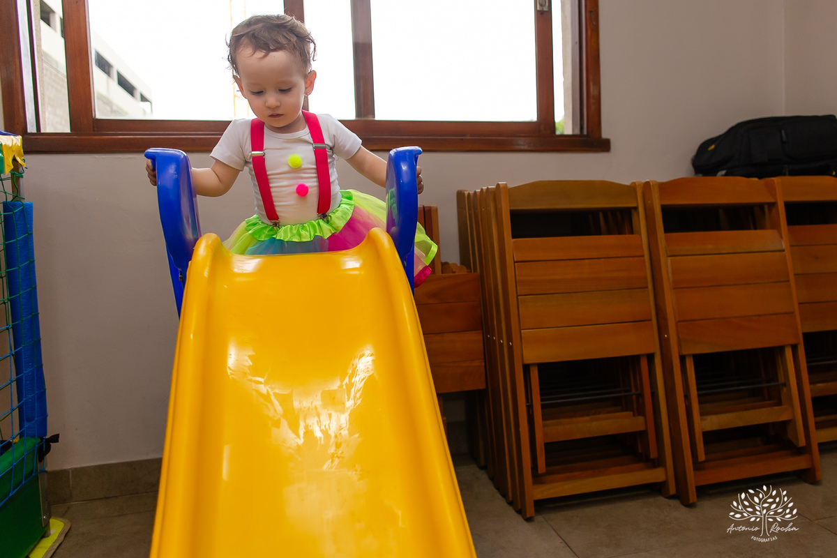Elisa - Gabriela - 2 anos - Festa Infantil - Luis - Camila - Festa de Criança - Fotografia de Família - Circo - Palhacinha - Mágica - Lúdico - Condomínio Rua Brasil -  salão de festas - decoração - Temática de Circo - Pelotas - Antonio Rocha