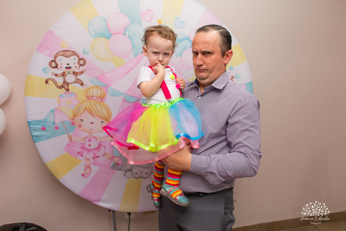 Elisa - Gabriela - 2 anos - Festa Infantil - Luis - Camila - Festa de Criança - Fotografia de Família - Circo - Palhacinha - Mágica - Lúdico - Condomínio Rua Brasil -  salão de festas - decoração - Temática de Circo - Pelotas - Antonio Rocha