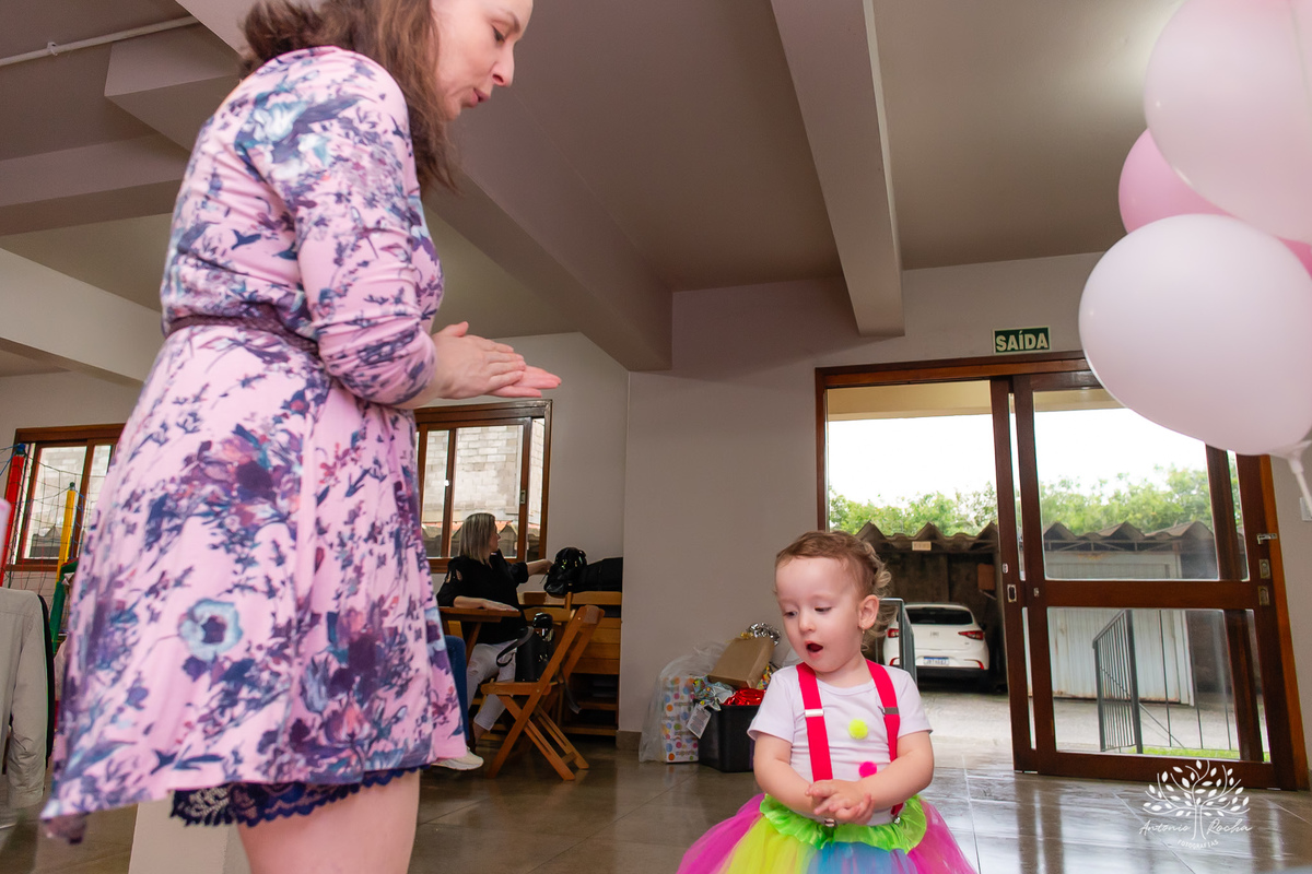 Elisa - Gabriela - 2 anos - Festa Infantil - Luis - Camila - Festa de Criança - Fotografia de Família - Circo - Palhacinha - Mágica - Lúdico - Condomínio Rua Brasil -  salão de festas - decoração - Temática de Circo - Pelotas - Antonio Rocha