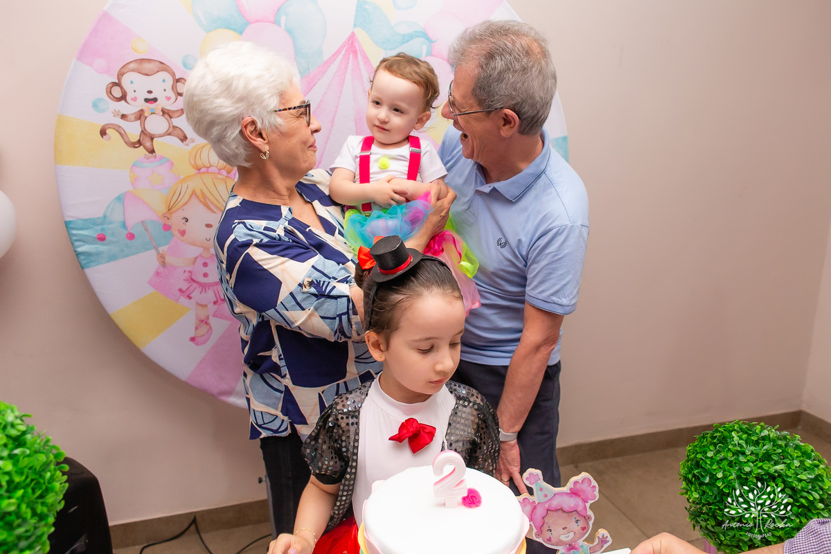 Elisa - Gabriela - 2 anos - Festa Infantil - Luis - Camila - Festa de Criança - Fotografia de Família - Circo - Palhacinha - Mágica - Lúdico - Condomínio Rua Brasil -  salão de festas - decoração - Temática de Circo - Pelotas - Antonio Rocha