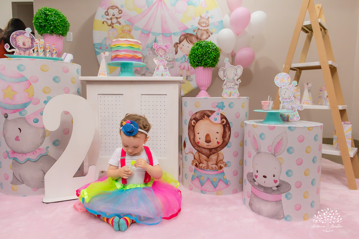 Elisa - Gabriela - 2 anos - Festa Infantil - Luis - Camila - Festa de Criança - Fotografia de Família - Circo - Palhacinha - Mágica - Lúdico - Condomínio Rua Brasil -  salão de festas - decoração - Temática de Circo - Pelotas - Antonio Rocha