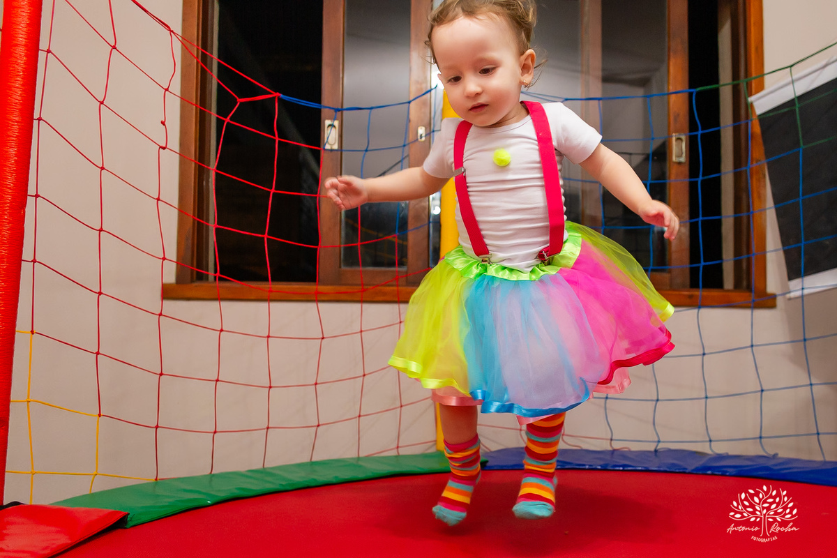 Elisa - Gabriela - 2 anos - Festa Infantil - Luis - Camila - Festa de Criança - Fotografia de Família - Circo - Palhacinha - Mágica - Lúdico - Condomínio Rua Brasil -  salão de festas - decoração - Temática de Circo - Pelotas - Antonio Rocha