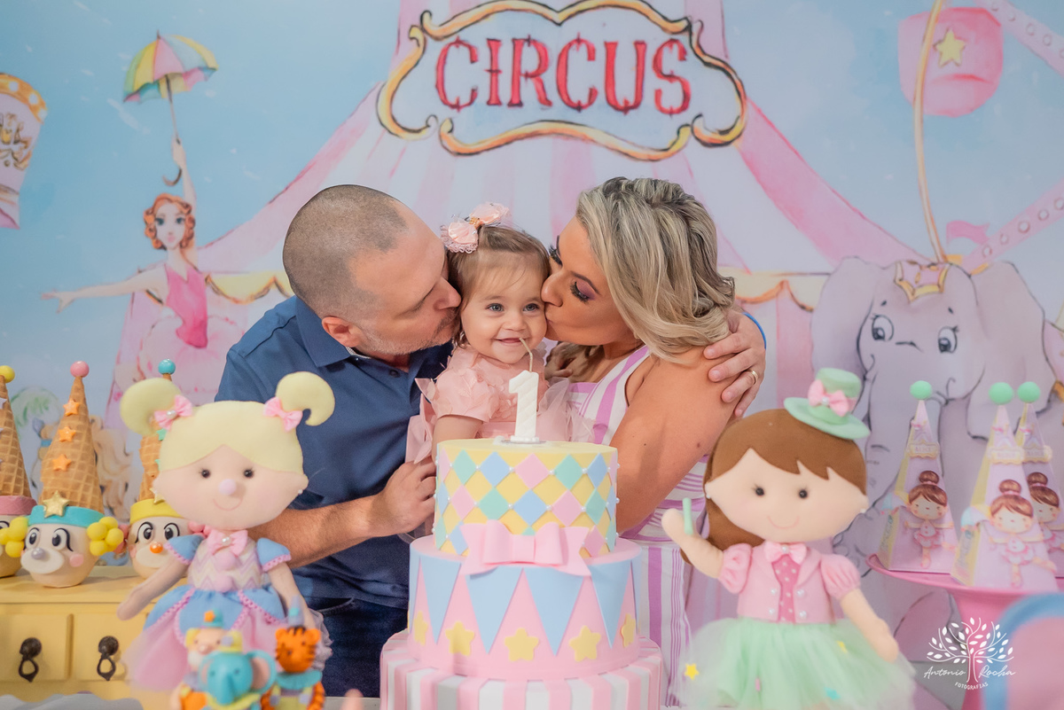 Alice – 1 ano – Igor – Márcia - Festa Infantil - Festa de Criança - Fotografia de Família - Circo - Lúdico – Cliff Kids - Salão de Festas Infantil – Decoração Temática de Circo - Pelotas - Antonio Rocha