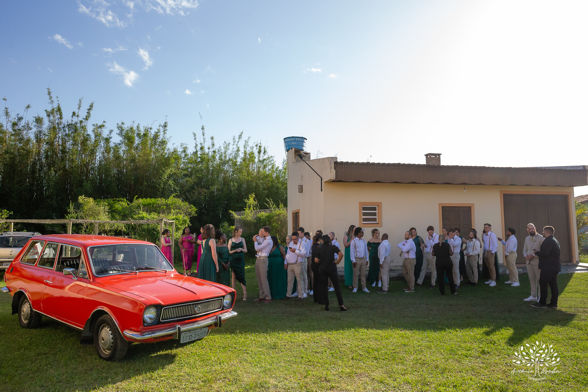 Caroline – Carol – Filipe – Casamento – Hora do Sim – Dia do Sim – Noivo – Noiva – Carro Antigo – Vestido de Noiva – Terno do Noivo – Buquê dos Sonhos - Pelotas - Antonio Rocha