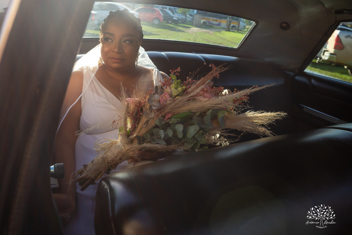 Caroline – Carol – Filipe – Casamento – Hora do Sim – Dia do Sim – Noivo – Noiva – Carro Antigo – Vestido de Noiva – Terno do Noivo – Buquê dos Sonhos - Pelotas - Antonio Rocha