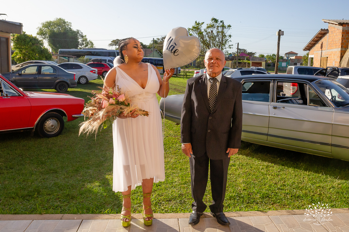 Caroline – Carol – Filipe – Casamento – Hora do Sim – Dia do Sim – Noivo – Noiva – Carro Antigo – Vestido de Noiva – Terno do Noivo – Buquê dos Sonhos - Pelotas - Antonio Rocha