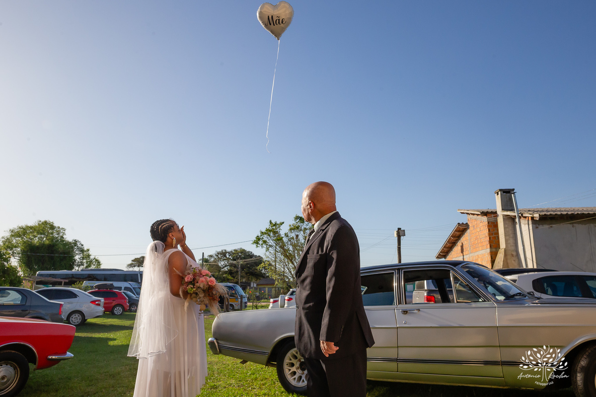 Caroline – Carol – Filipe – Casamento – Hora do Sim – Dia do Sim – Noivo – Noiva – Carro Antigo – Vestido de Noiva – Terno do Noivo – Buquê dos Sonhos - Pelotas - Antonio Rocha