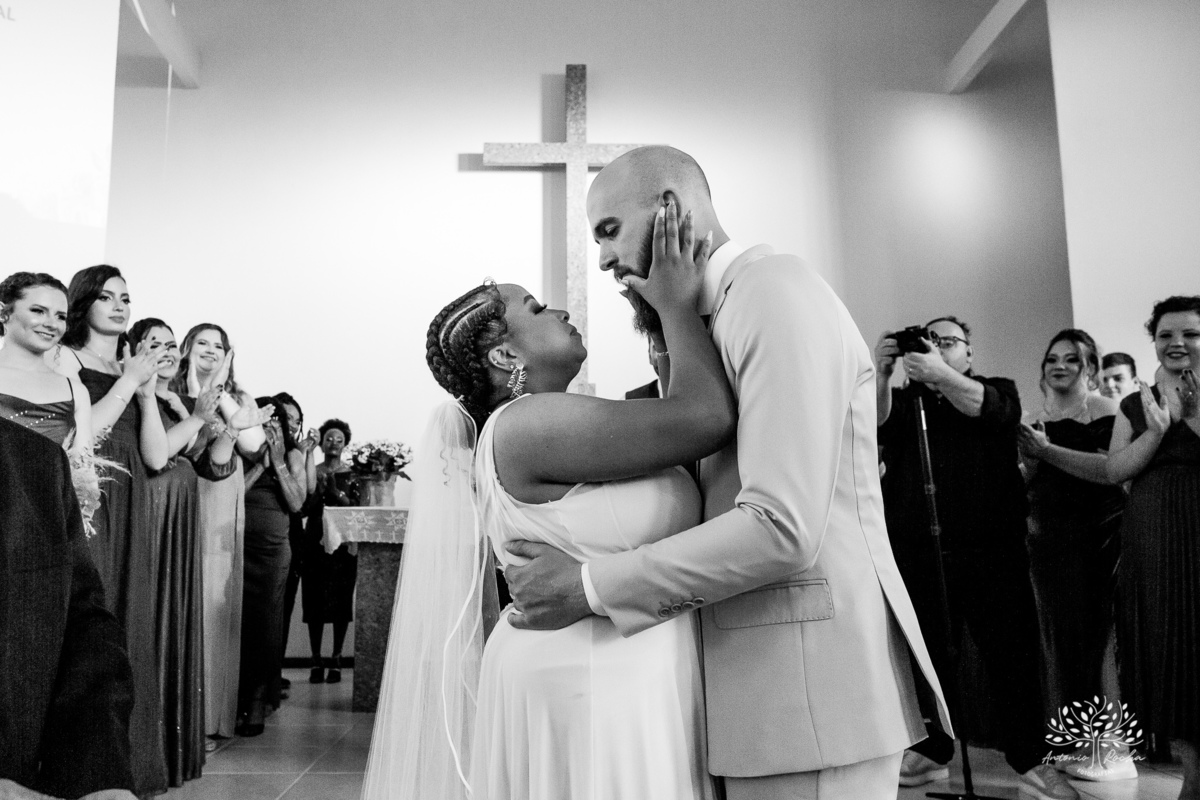 Caroline – Carol – Filipe – Casamento – Hora do Sim – Dia do Sim – Noivo – Noiva – Carro Antigo – Vestido de Noiva – Terno do Noivo – Buquê dos Sonhos - Pelotas - Antonio Rocha